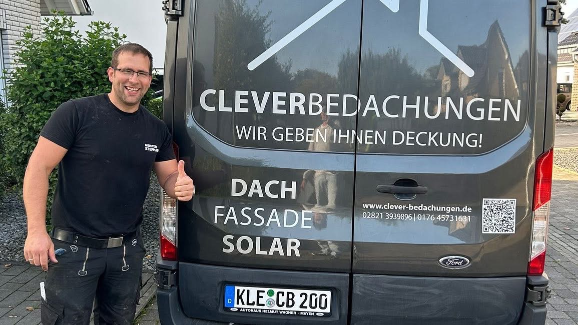 Clever-Bedachungen-Transporter-Mitarbeiter